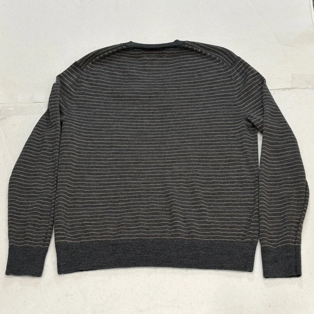 Banana Republic Women's Gray Striped V-Neck Sweater Medium 100% Merino Wool - Picture 5 of 7